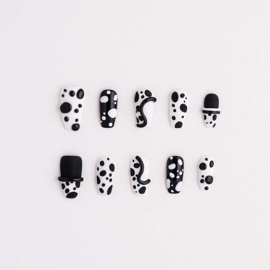 Dalmatienne | Black & White Spotted Dalmatian Animal Print Nail Set