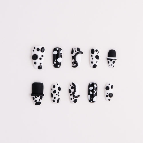 Dalmatienne | Black & White Spotted Dalmatian Animal Print Nail Set