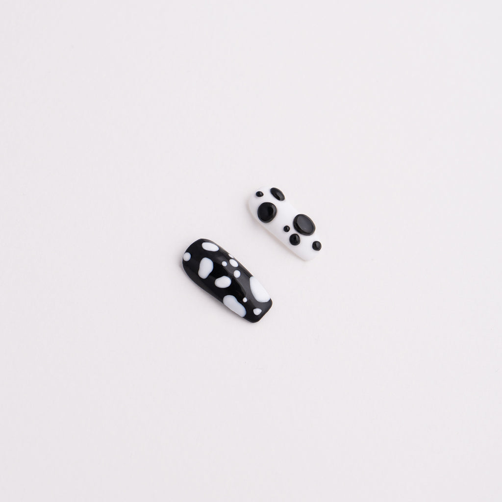 Dalmatienne | Black & White Spotted Dalmatian Animal Print Nail Set