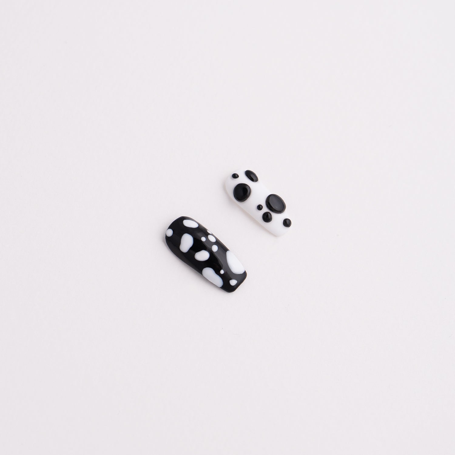 Dalmatienne | Black & White Spotted Dalmatian Animal Print Nail Set